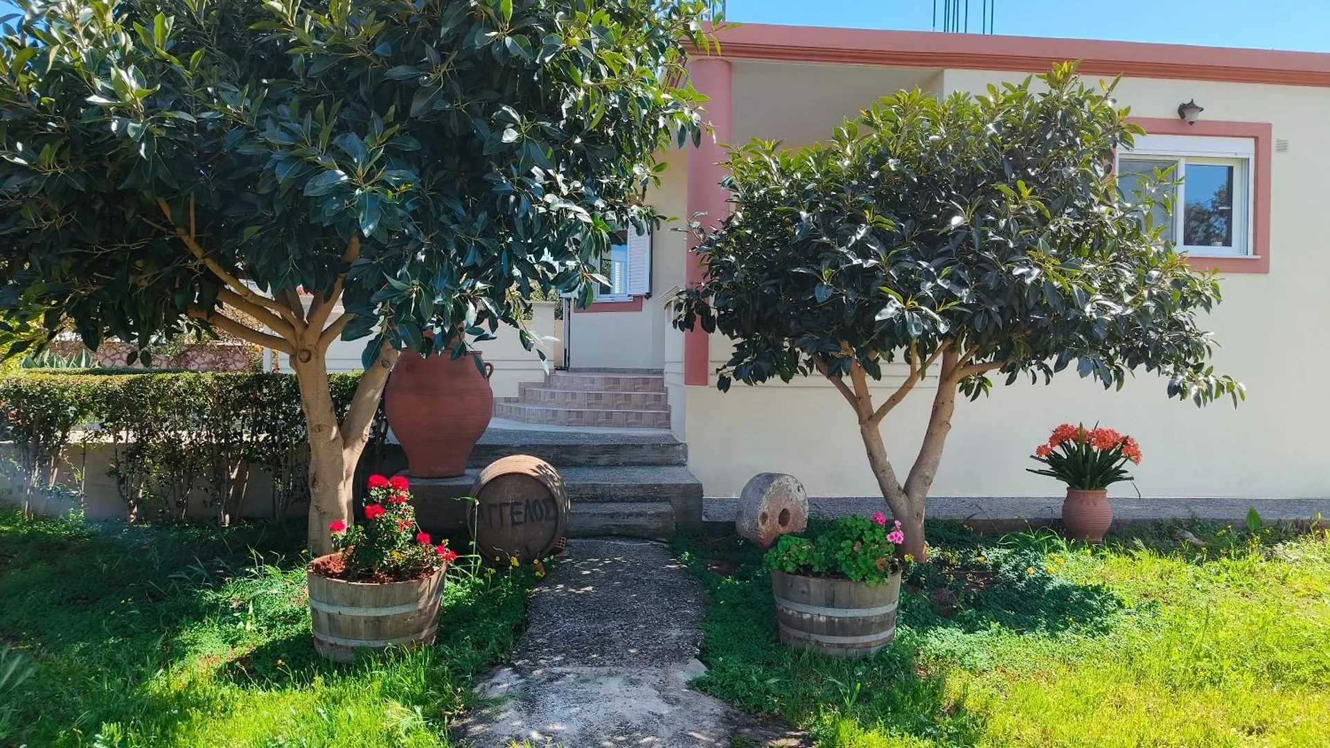 Pazinos/Neveli Cottage Galangadhos